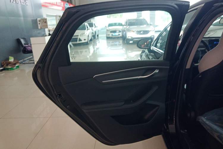 Used BYD Destroyer 05 2024 Honor Edition DM-i 120KM Luxury Model Interior 8