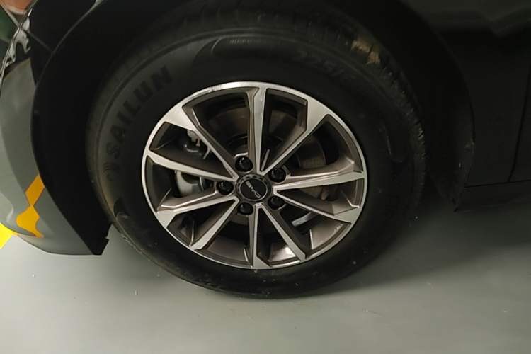 Used BYD Destroyer 05 2024 HONOR Edition DM-i 55KM Luxury Model Left Front Wheel Hub