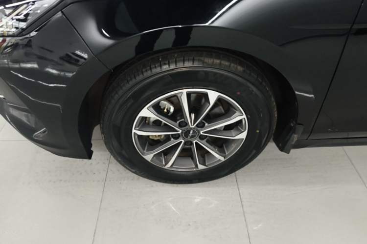 Used BYD Destroyer 05 2024 HONOR Edition DM-i 55KM Luxury Model Left Front Wheel Hub