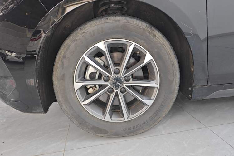 Used BYD Destroyer 05 2024 HONOR Edition DM-i 55KM Luxury Model Left Front Wheel Hub
