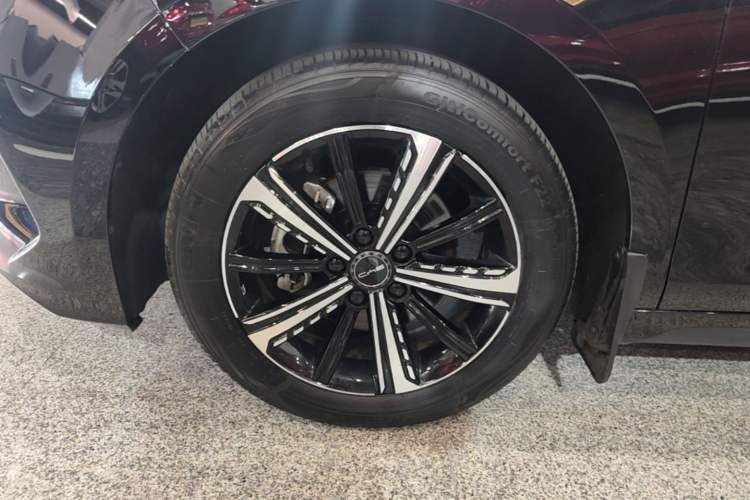 Used BYD Destroyer 05 2024 Honor Edition DM-i 120KM Luxury Model Left Front Wheel Hub