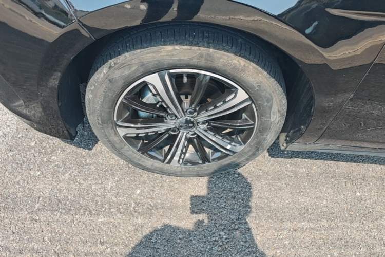 Used BYD Destroyer 05 2024 Honor Edition DM-i 120KM Luxury Model Left Front Wheel Hub