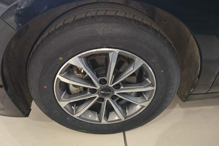 Used BYD Destroyer 05 2024 DM-i 55KM Flagship Glory Edition Left Front Wheel Hub