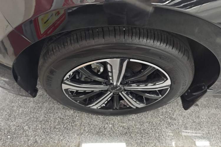 Used BYD Destroyer 05 2024 Honor Edition DM-i 120KM Luxury Model Left Front Wheel Hub