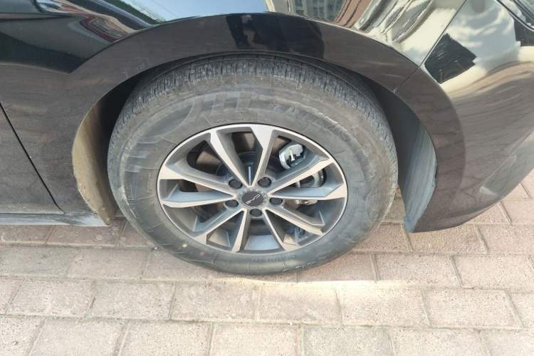 Used BYD Destroyer 05 2024 HONOR Edition DM-i 55KM Luxury Model Right Front Wheel Hub