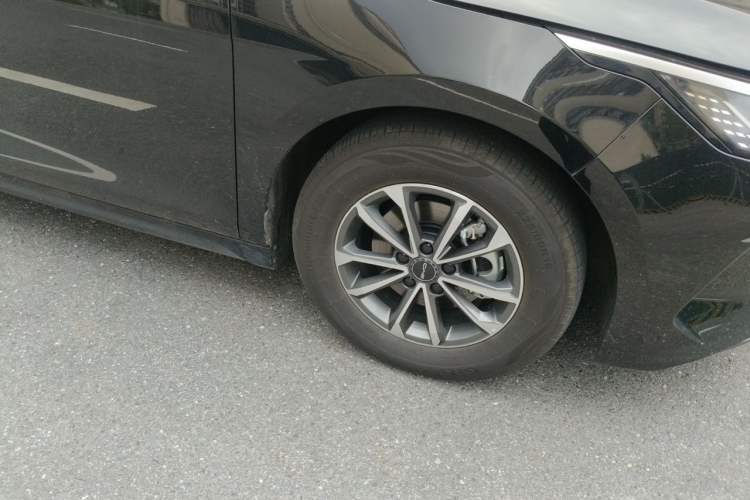 Used BYD Destroyer 05 2024 HONOR Edition DM-i 55KM Luxury Model Right Front Wheel Hub