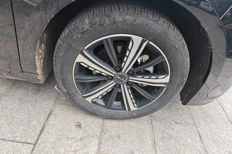 Used BYD Destroyer 05 2024 Honor Edition DM-i 120KM Luxury Model Right Front Wheel Hub