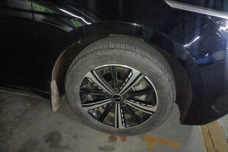 Used BYD Destroyer 05 2024 Honor Edition DM-i 120KM Luxury Model Right Front Wheel Hub