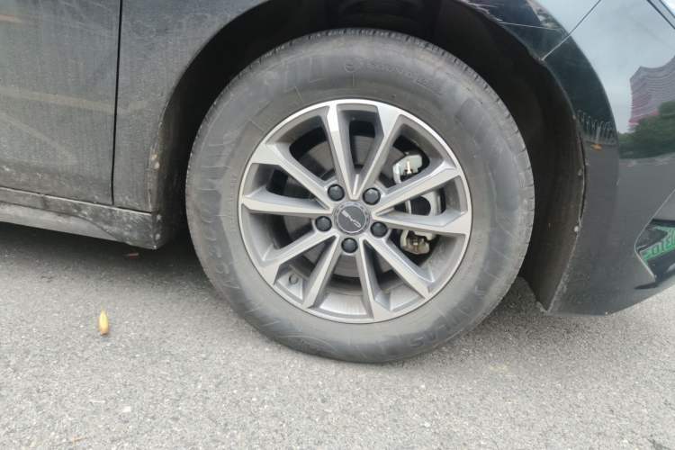 Used BYD Destroyer 05 2024 HONOR Edition DM-i 55KM Luxury Model Right Front Wheel Hub