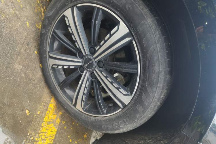 Used BYD Destroyer 05 2024 Honor Edition DM-i 120KM Luxury Model Right Front Wheel Hub