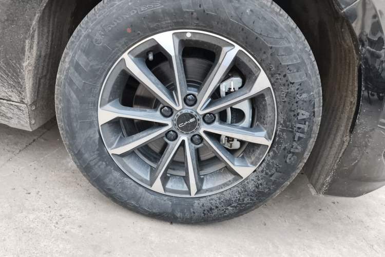 Used BYD Destroyer 05 2024 HONOR Edition DM-i 55KM Luxury Model Right Front Wheel Hub