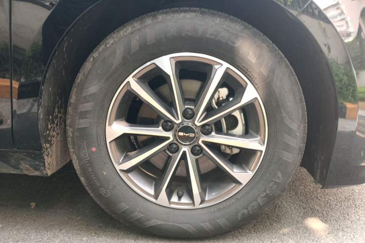 Used BYD Destroyer 05 2024 HONOR Edition DM-i 55KM Luxury Model Right Front Wheel Hub
