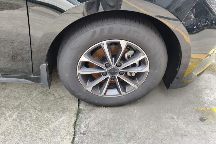 Used BYD Destroyer 05 2024 HONOR Edition DM-i 55KM Luxury Model Right Front Wheel Hub