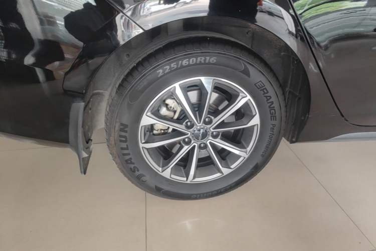 Used BYD Destroyer 05 2024 HONOR Edition DM-i 55KM Luxury Model Right Rear Wheel Hub