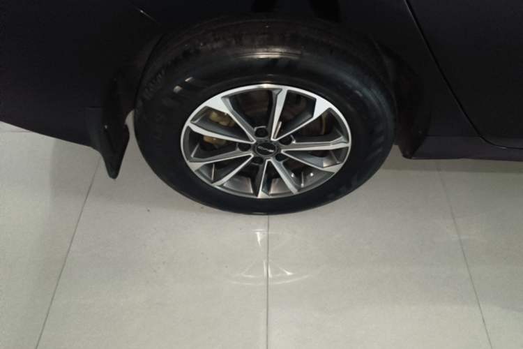 Used BYD Destroyer 05 2024 HONOR Edition DM-i 55KM Luxury Model Right Rear Wheel Hub