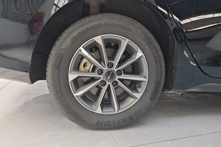Used BYD Destroyer 05 2024 HONOR Edition DM-i 55KM Luxury Model Right Rear Wheel Hub