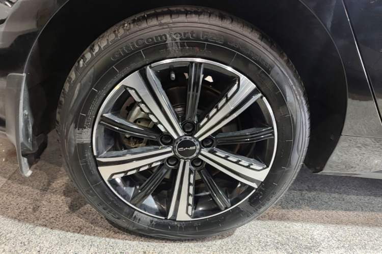 Used BYD Destroyer 05 2024 Honor Edition DM-i 120KM Luxury Model Right Rear Wheel Hub