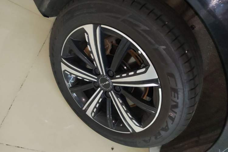 Used BYD Destroyer 05 2024 Honor Edition DM-i 120KM Luxury Model Right Rear Wheel Hub