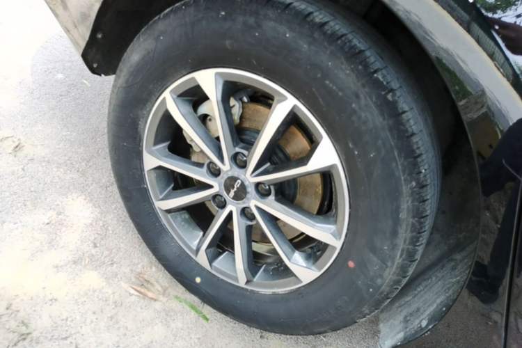 Used BYD Destroyer 05 2024 HONOR Edition DM-i 55KM Luxury Model Right Rear Wheel Hub