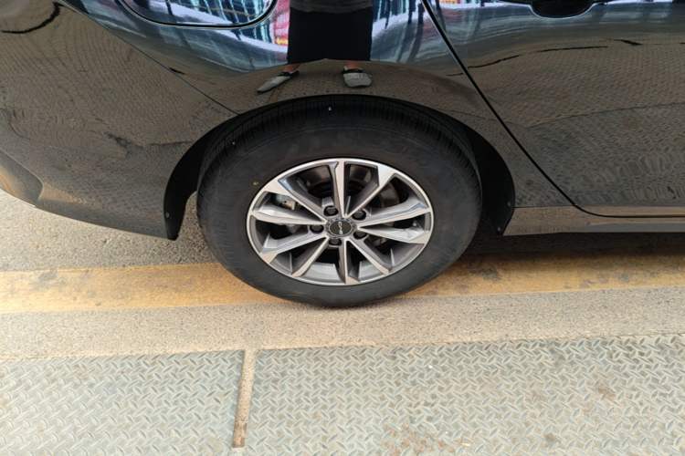 Used BYD Destroyer 05 2024 HONOR Edition DM-i 55KM Luxury Model Right Rear Wheel Hub