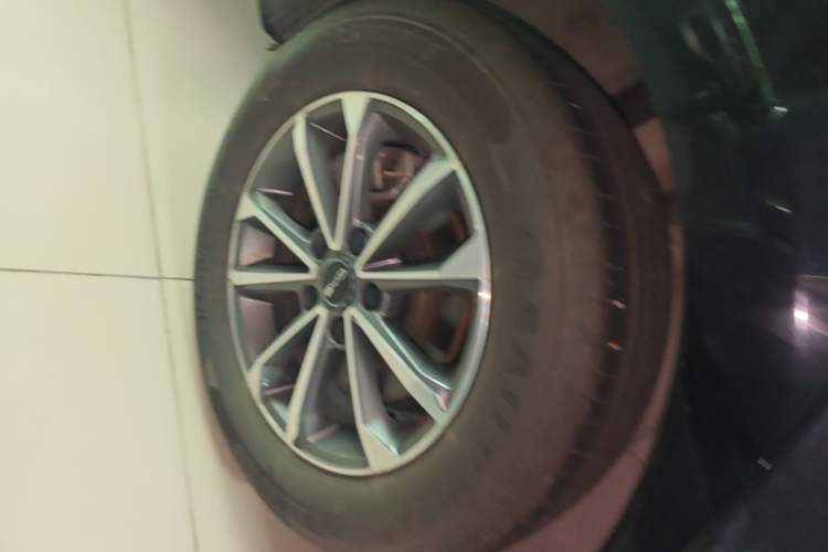Used BYD Destroyer 05 2024 HONOR Edition DM-i 55KM Luxury Model Right Rear Wheel Hub