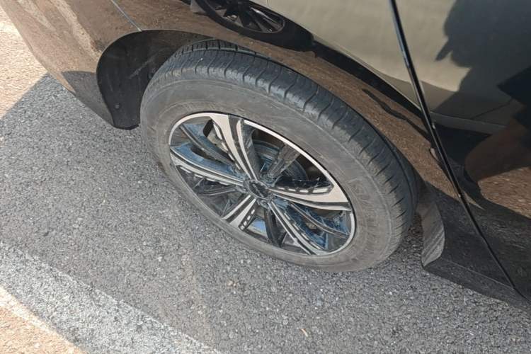 Used BYD Destroyer 05 2024 Honor Edition DM-i 120KM Luxury Model Right Rear Wheel Hub