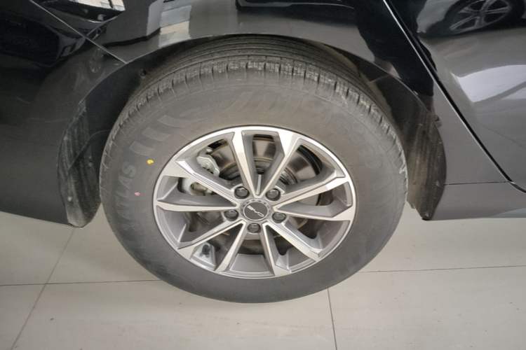 Used BYD Destroyer 05 2024 HONOR Edition DM-i 55KM Luxury Model Right Rear Wheel Hub
