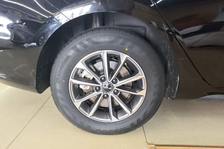 Used BYD Destroyer 05 2024 HONOR Edition DM-i 55KM Luxury Model Right Rear Wheel Hub