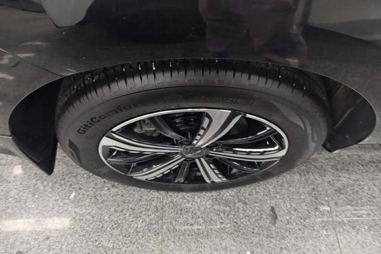 Used BYD Destroyer 05 2024 Honor Edition DM-i 120KM Luxury Model Right Rear Wheel Hub