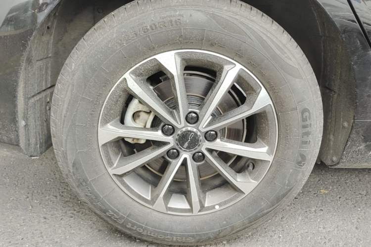 Used BYD Destroyer 05 2024 HONOR Edition DM-i 55KM Luxury Model Right Rear Wheel Hub