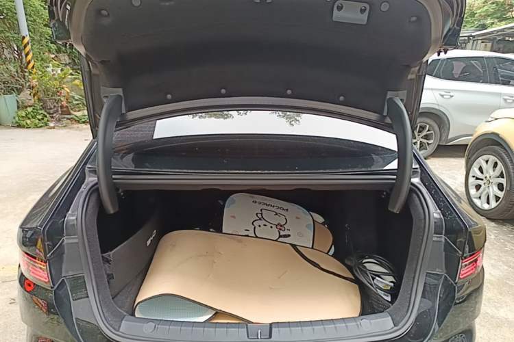Used BYD Destroyer 05 2024 HONOR Edition DM-i 55KM Luxury Model Trunk