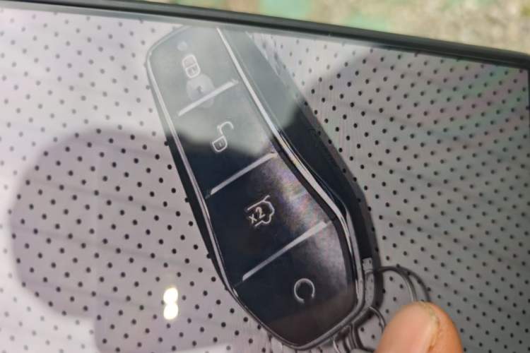 Used BYD Destroyer 05 2024 HONOR Edition DM-i 55KM Luxury Model Vehicle Key