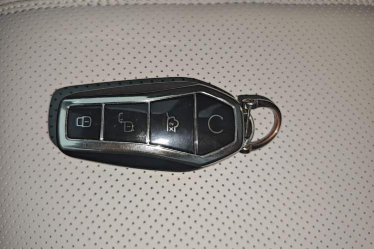 Used BYD Destroyer 05 2024 HONOR Edition DM-i 55KM Luxury Model Vehicle Key