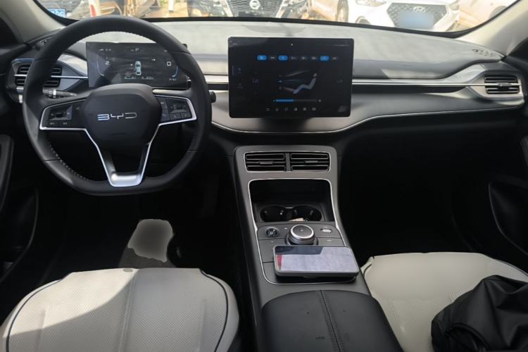 Used BYD Destroyer 05 2024 HONOR Edition DM-i 55KM Luxury Model Center Console
