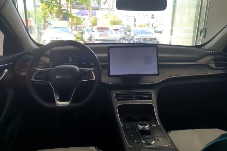 Used BYD Destroyer 05 2024 Honor Edition DM-i 120KM Luxury Model Center Console
