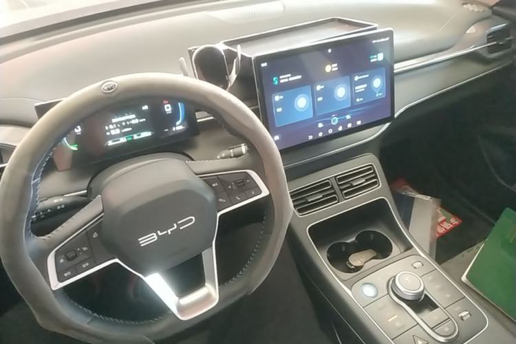 Used BYD Destroyer 05 2024 HONOR Edition DM-i 55KM Luxury Model Center Console