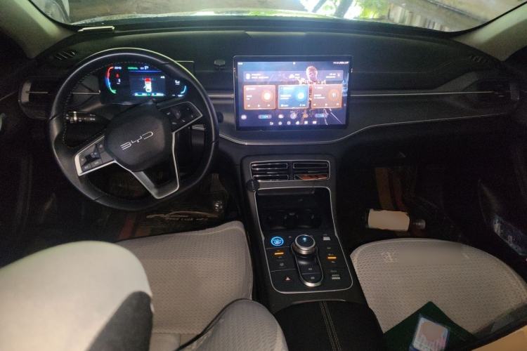 Used BYD Destroyer 05 2024 HONOR Edition DM-i 55KM Luxury Model Center Console