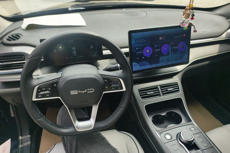 Used BYD Destroyer 05 2024 Honor Edition DM-i 120KM Luxury Model Center Console