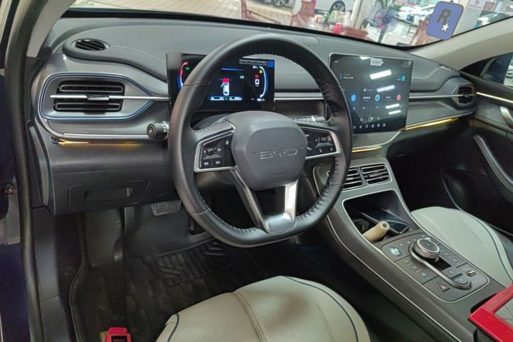 Used BYD Destroyer 05 2024 HONOR Edition DM-i 55KM Luxury Model Center Console