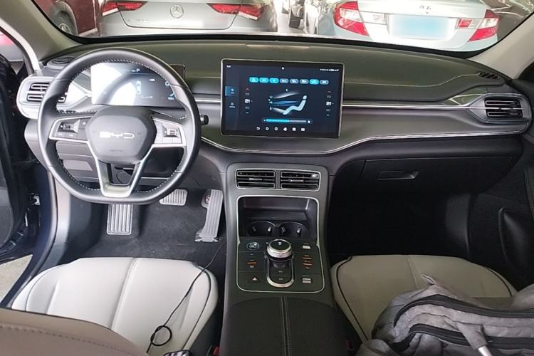Used BYD Destroyer 05 2024 HONOR Edition DM-i 55KM Luxury Model Center Console