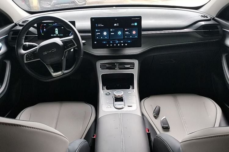 Used BYD Destroyer 05 2024 HONOR Edition DM-i 55KM Luxury Model Center Console