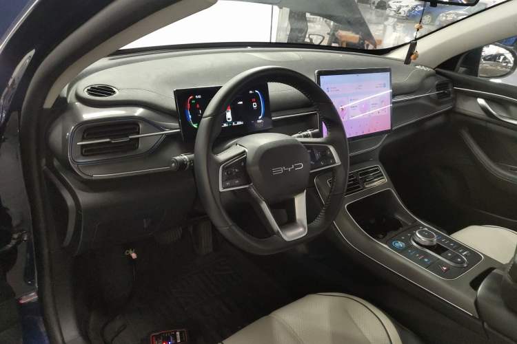 Used BYD Destroyer 05 2024 HONOR Edition DM-i 55KM Luxury Model Center Console