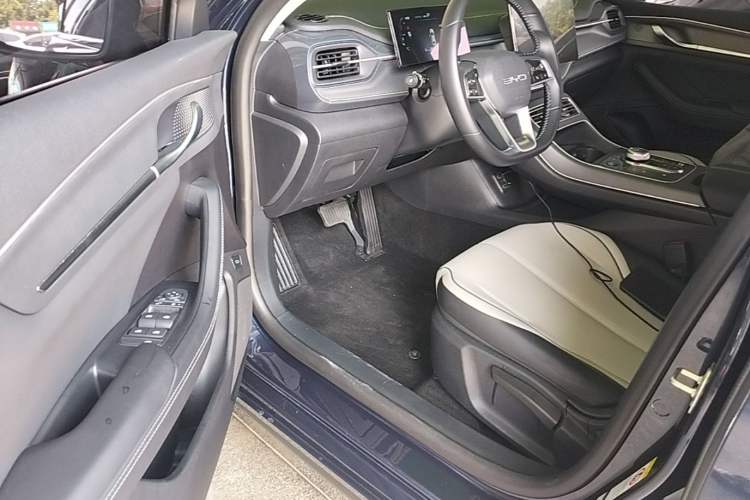 Used BYD Destroyer 05 2024 HONOR Edition DM-i 55KM Luxury Model Driver Seat