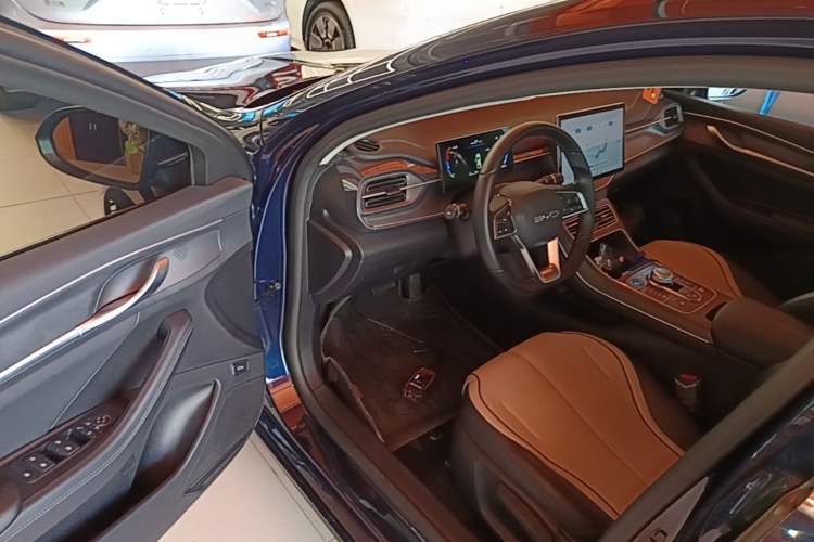 Used BYD Destroyer 05 2024 HONOR Edition DM-i 55KM Luxury Model Driver Seat