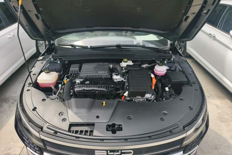 Used BYD Destroyer 05 2024 Honor Edition DM-i 120KM Luxury Model Engine Bay