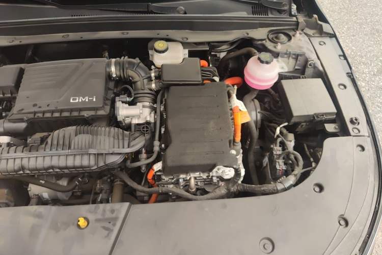 Used BYD Destroyer 05 2024 HONOR Edition DM-i 55KM Luxury Model Engine Bay Left