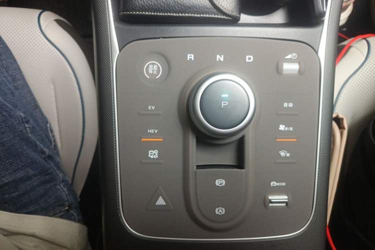 Used BYD Destroyer 05 2024 HONOR Edition DM-i 55KM Luxury Model Gear Lever