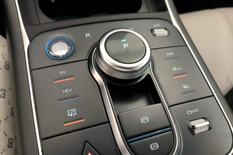 Used BYD Destroyer 05 2024 Honor Edition DM-i 120KM Luxury Model Gear Lever