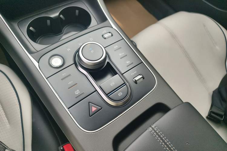 Used BYD Destroyer 05 2024 Honor Edition DM-i 120KM Luxury Model Gear Lever