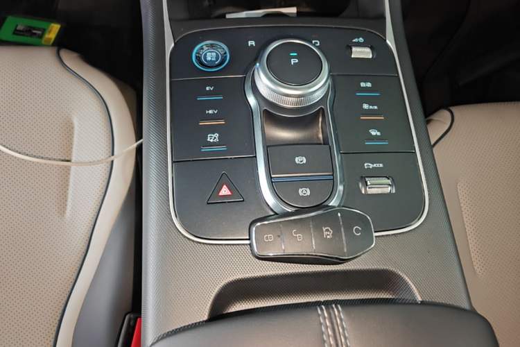 Used BYD Destroyer 05 2024 HONOR Edition DM-i 55KM Luxury Model Gear Lever